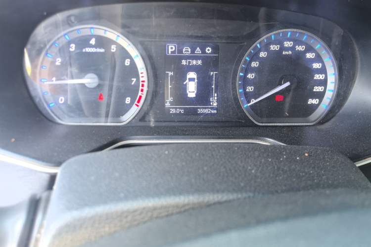 Used CHANGAN OSHAN X7 2020 1.5T Automatic Luxury Version Odometer Close Up