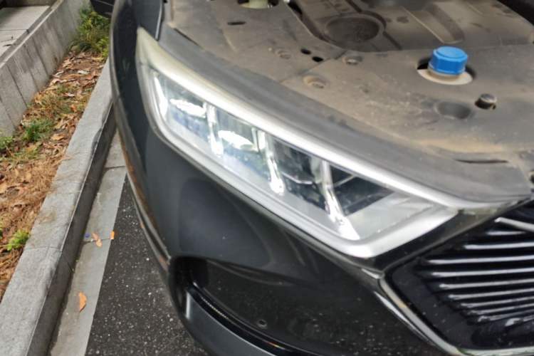 Used CHANGAN OSHAN X7 2020 1.5T Automatic Parking with Facial Recognition – Spacey & Carefree Edition Right Front Headlight
