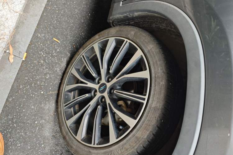 Used CHANGAN OSHAN X7 2020 1.5T Automatic Parking with Facial Recognition – Spacey & Carefree Edition Right Front Wheel Hub