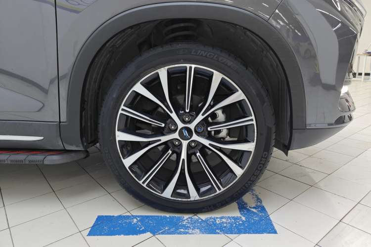 Used CHANGAN OSHAN X7 2020 1.5T Automatic Flagship Edition Right Front Wheel Hub