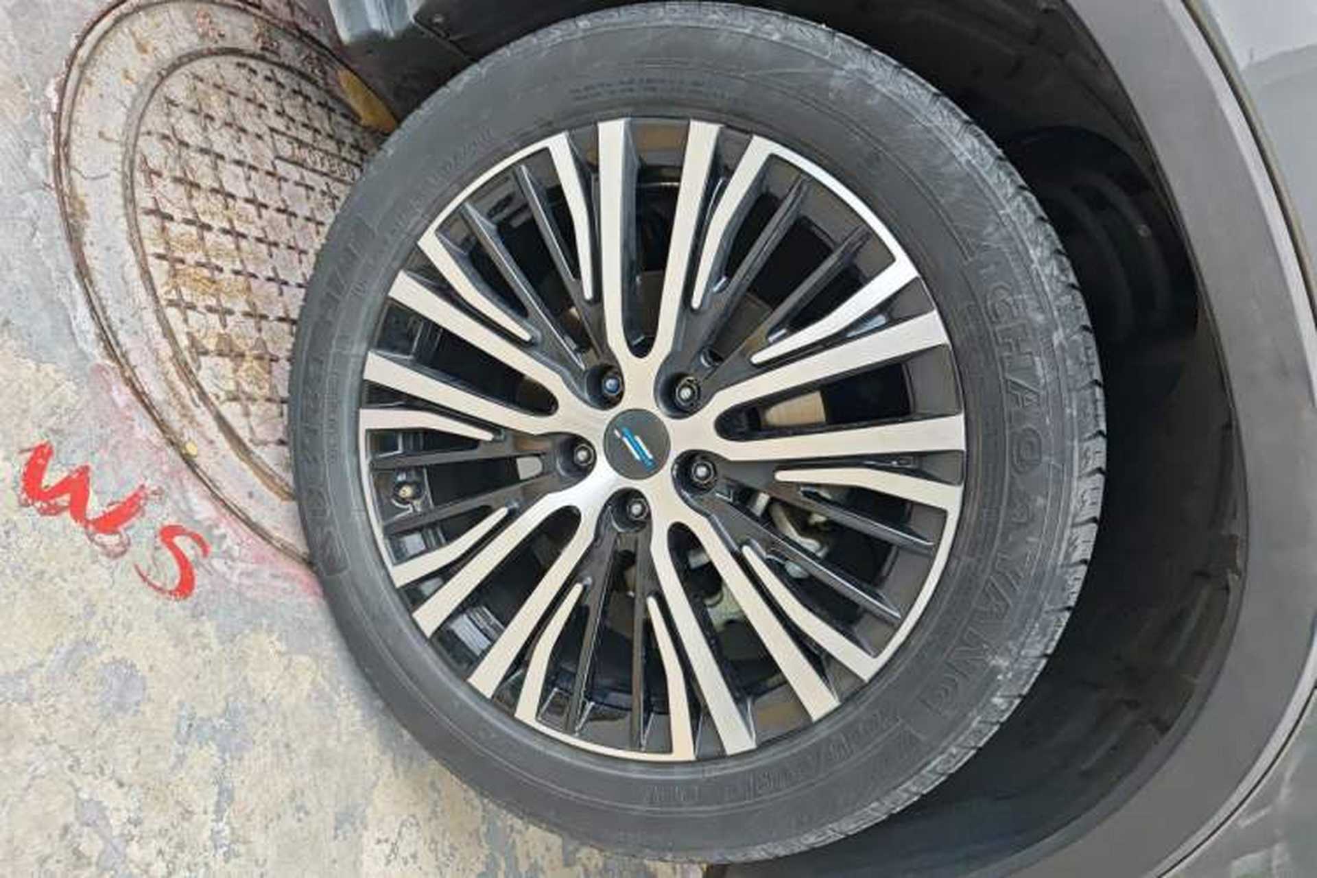 Used CHANGAN OSHAN X7 2020 1.5T Automatic Luxury Model Right Front Wheel Hub