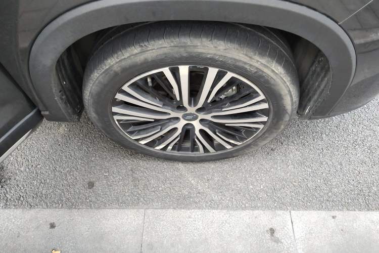 Used CHANGAN OSHAN X7 2020 1.5T Automatic Prestige Edition Right Front Wheel Hub