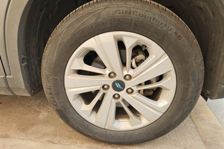 Used CHANGAN OSHAN X7 2020 1.5T Automatic Elite Edition Right Front Wheel Hub