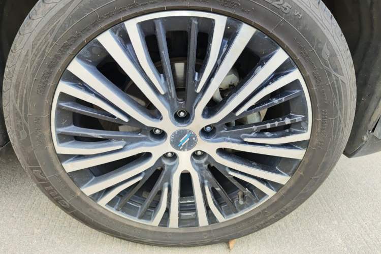 Used CHANGAN OSHAN X7 2020 1.5T Automatic Prestige Edition Right Front Wheel Hub