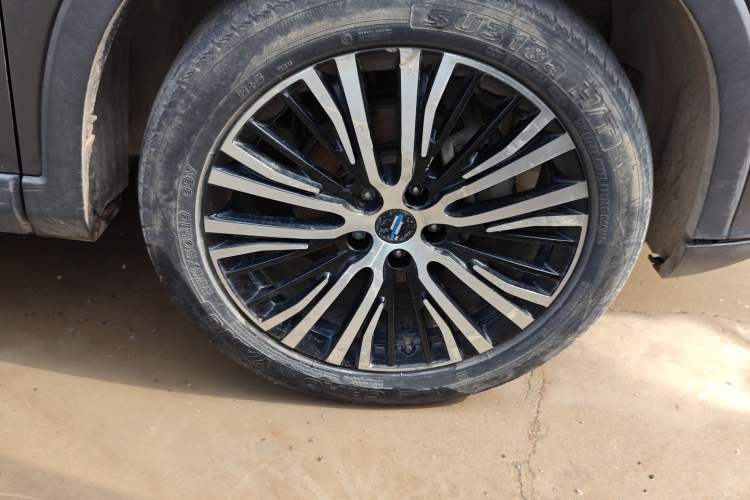 Used CHANGAN OSHAN X7 2020 1.5T Automatic Prestige Edition Right Front Wheel Hub