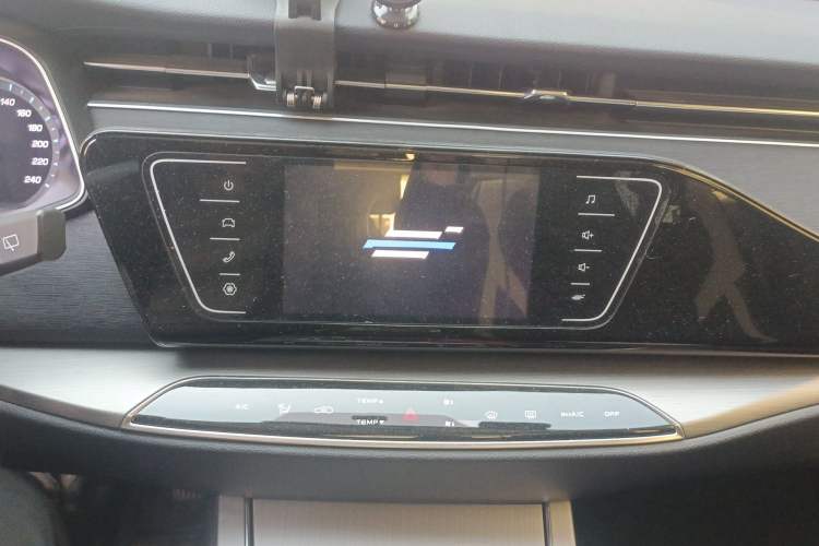 Used CHANGAN OSHAN X7 2020 1.5T Automatic Luxury Version Audio And AC Panel