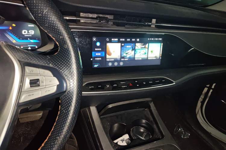 Used CHANGAN OSHAN X7 2020 1.5T Automatic Parking with Facial Recognition – Spacey & Carefree Edition Audio And AC Panel