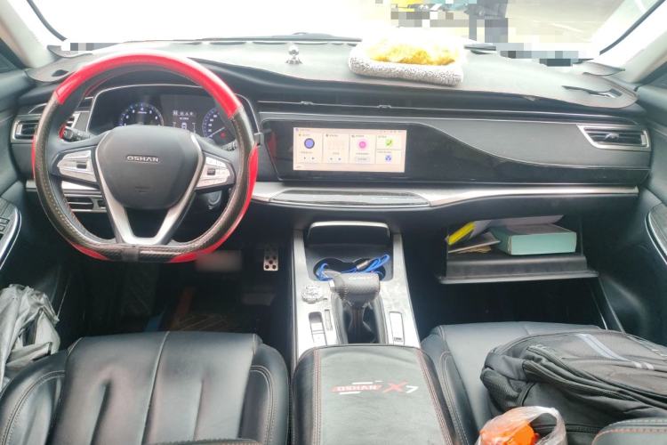 Used CHANGAN OSHAN X7 2020 1.5T Automatic Luxury Model Center Console