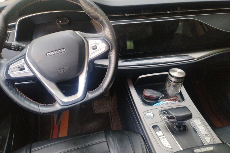 Used CHANGAN OSHAN X7 2020 1.5T Automatic Parking with Facial Recognition – Spacey & Carefree Edition Center Console