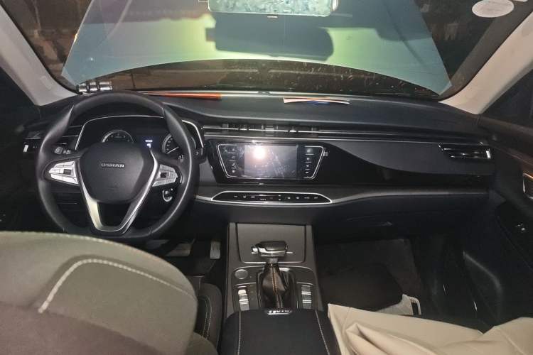 Used CHANGAN OSHAN X7 2020 1.5T Automatic Elite Edition Center Console