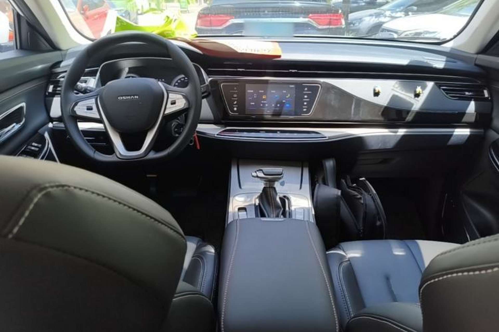 Used CHANGAN OSHAN X7 2020 1.5T Automatic Elite Edition Center Console