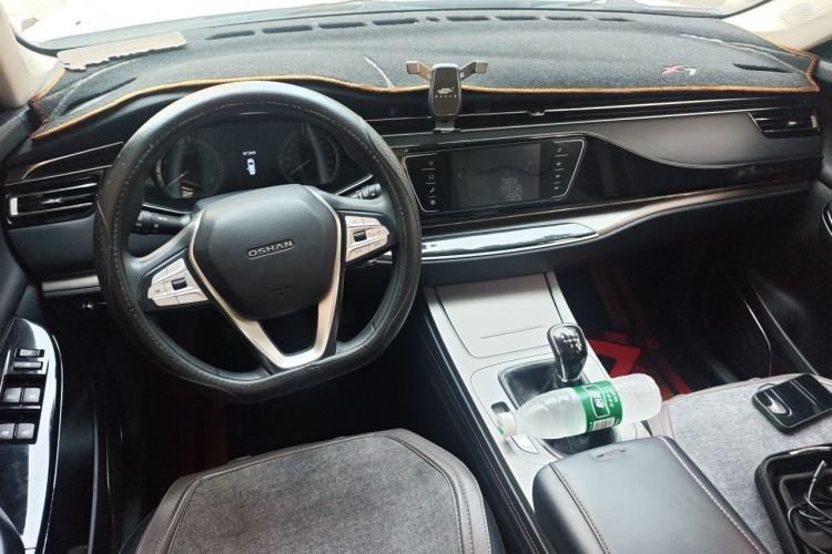 Used CHANGAN OSHAN X7 2020 1.5T Manual Luxury Version Center Console