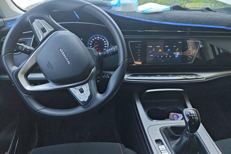 Used CHANGAN OSHAN X7 2020 1.5T Manual Elite Edition Center Console