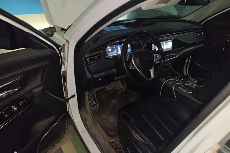 Used CHANGAN OSHAN X7 2020 1.5T Automatic Parking with Facial Recognition – Spacey & Carefree Edition Driver Seat
