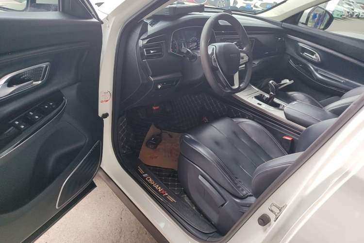 Used CHANGAN OSHAN X7 2020 1.5T Manual Luxury Version Driver Seat