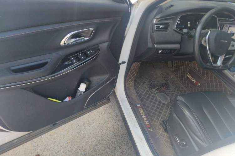 Used CHANGAN OSHAN X7 2020 1.5T Automatic Parking with Facial Recognition – Spacey & Carefree Edition Driver Seat