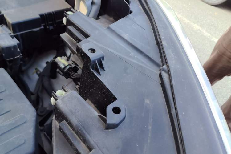 Used CHANGAN OSHAN X7 2020 1.5T Automatic Elite Edition Engine Bay Left