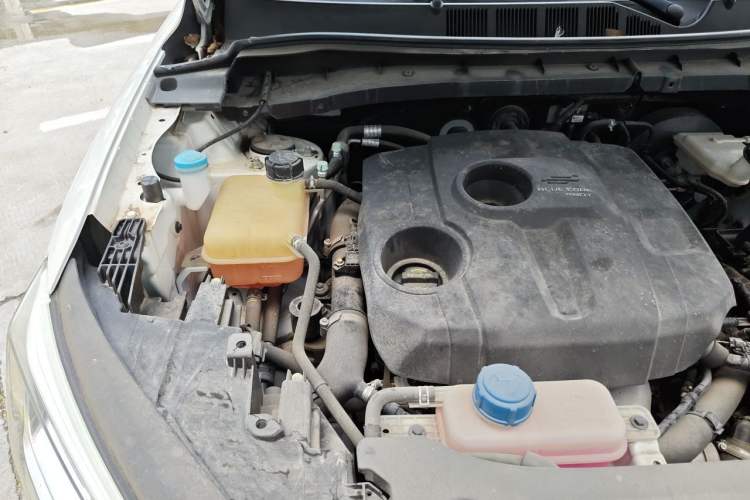 Used CHANGAN OSHAN X7 2020 1.5T Manual Luxury Version Engine Bay Right