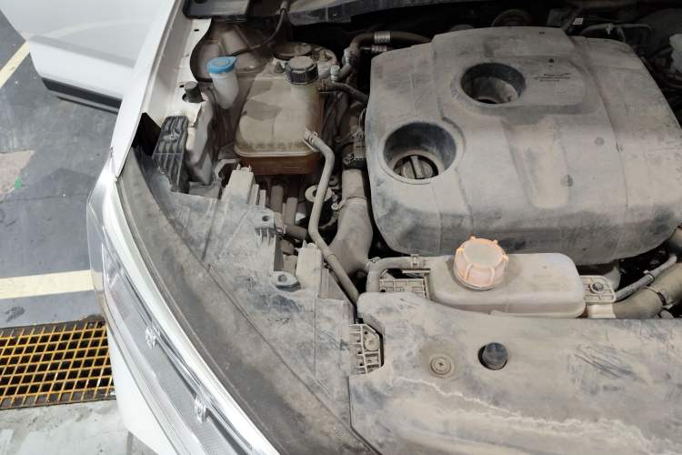 Used CHANGAN OSHAN X7 2020 1.5T Automatic Luxury Model Engine Bay Right