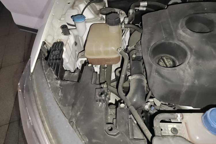 Used CHANGAN OSHAN X7 2020 1.5T Automatic Prestige Edition Engine Bay Right