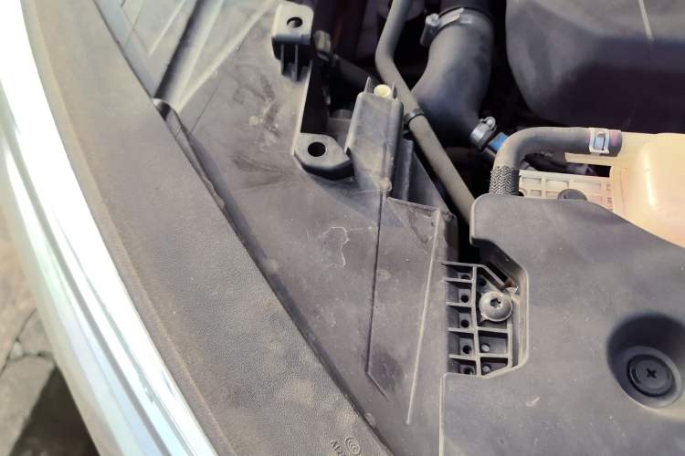 Used CHANGAN OSHAN X7 2020 1.5T Automatic Elite Edition Engine Bay Right