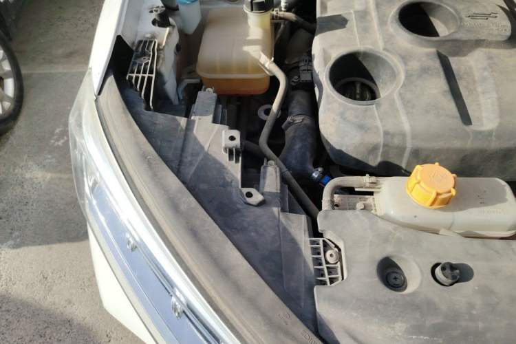 Used CHANGAN OSHAN X7 2020 1.5T Automatic Luxury Model Engine Bay Right