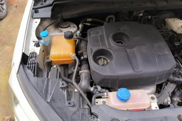 Used CHANGAN OSHAN X7 2020 1.5T Automatic Luxury Model Engine Bay Right