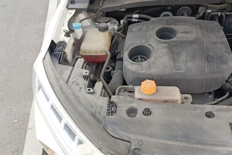 Used CHANGAN OSHAN X7 2020 1.5T Automatic Luxury Version Engine Bay Right