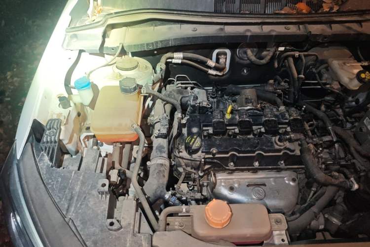 Used CHANGAN OSHAN X7 2020 1.5T Automatic Elite Edition Engine Bay Right