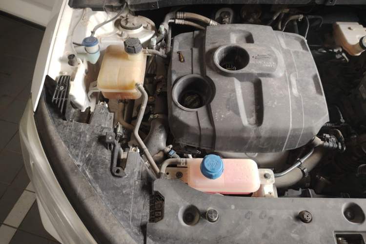 Used CHANGAN OSHAN X7 2020 1.5T Manual Luxury Version Engine Bay Right