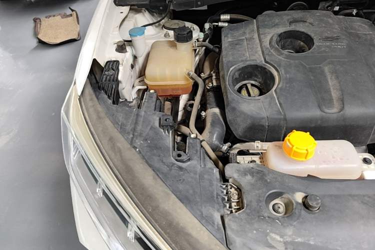 Used CHANGAN OSHAN X7 2020 1.5T Automatic Luxury Model Engine Bay Right