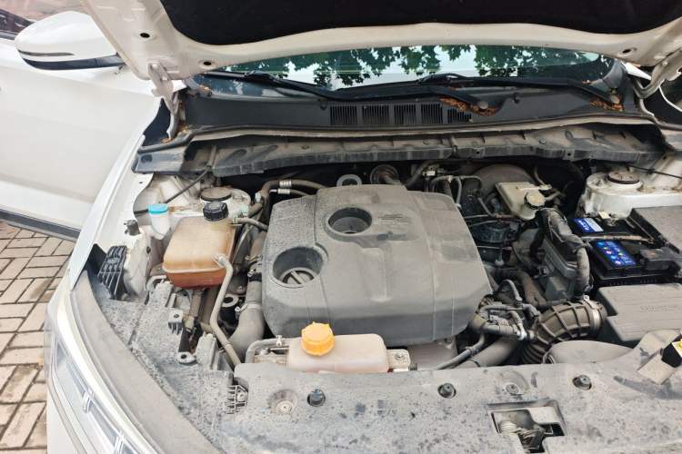 Used CHANGAN OSHAN X7 2020 1.5T Manual Luxury Version Engine Bay Right