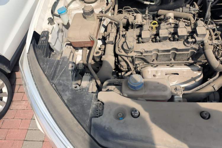 Used CHANGAN OSHAN X7 2020 1.5T Manual Elite Edition Engine Bay Right