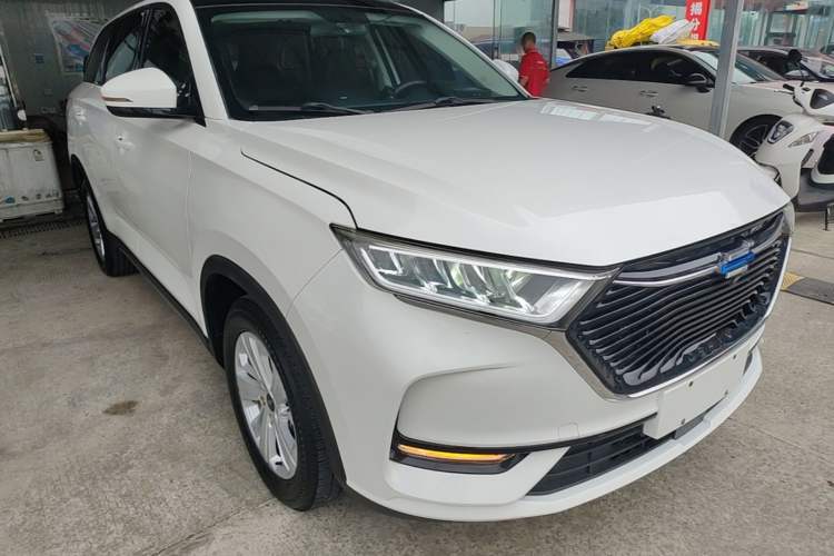 Used CHANGAN OSHAN X7 2020 1.5T Manual Luxury Version Front Right 45 Deg
