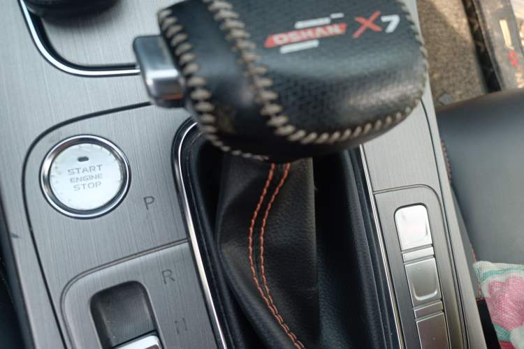 Used CHANGAN OSHAN X7 2020 1.5T Automatic Prestige Edition Gear Lever