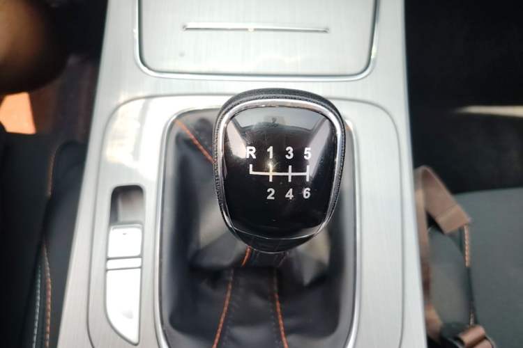 Used CHANGAN OSHAN X7 2020 1.5T Manual Elite Edition Gear Lever