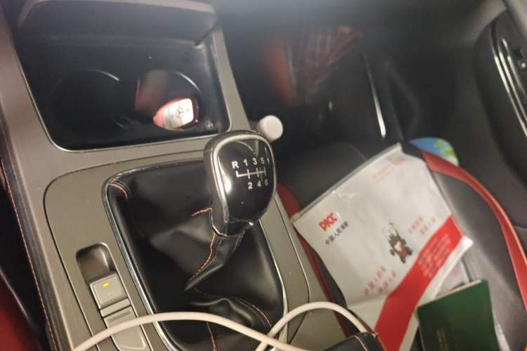 Used CHANGAN OSHAN X7 2020 1.5T Manual Elite Edition Gear Lever