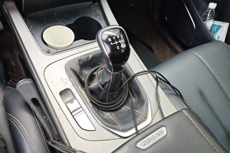 Used CHANGAN OSHAN X7 2020 1.5T Manual Luxury Version Gear Lever