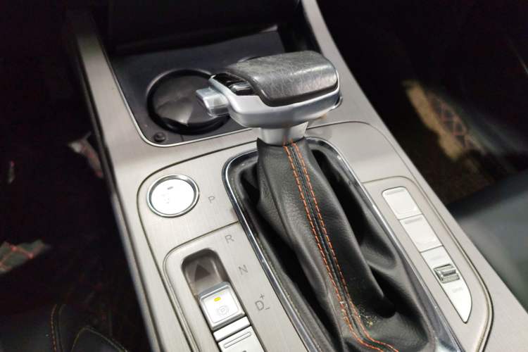 Used CHANGAN OSHAN X7 2020 1.5T Automatic Luxury Model Gear Lever