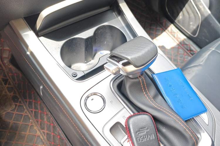 Used CHANGAN OSHAN X7 2020 1.5T Automatic Luxury Version Gear Lever