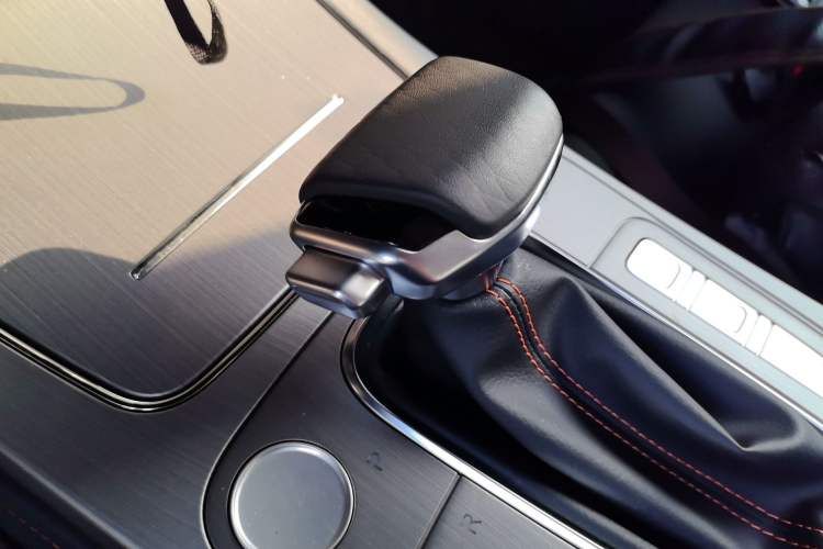 Used CHANGAN OSHAN X7 2020 1.5T Automatic Elite Edition Gear Lever