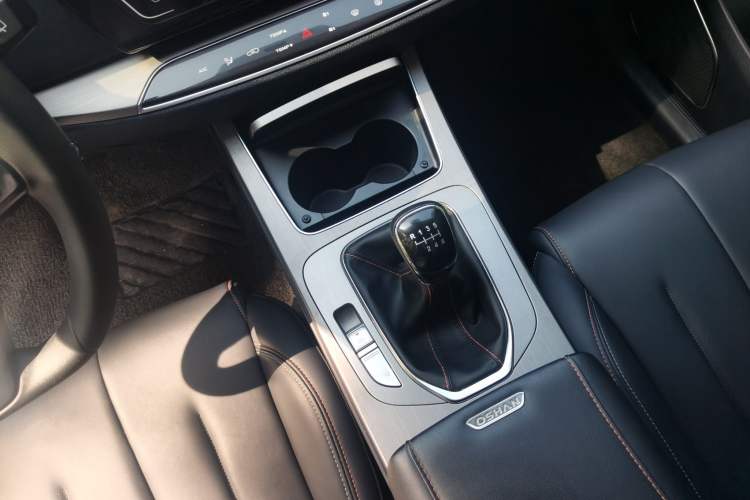 Used CHANGAN OSHAN X7 2020 1.5T Manual Luxury Version Gear Lever