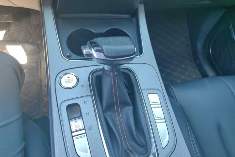 Used CHANGAN OSHAN X7 2020 1.5T Automatic Prestige Edition Gear Lever