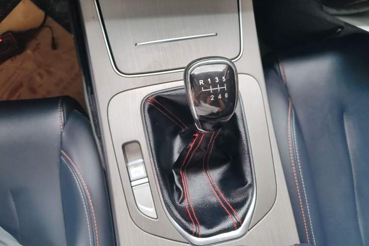 Used CHANGAN OSHAN X7 2020 1.5T Manual Luxury Version Gear Lever