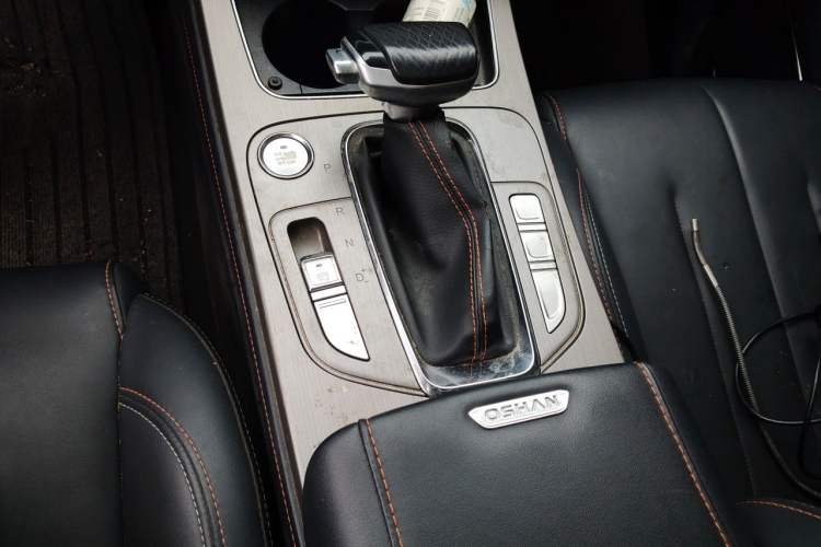 Used CHANGAN OSHAN X7 2020 1.5T Automatic Luxury Version Gear Lever