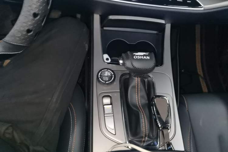 Used CHANGAN OSHAN X7 2020 1.5T Automatic Luxury Version Gear Lever