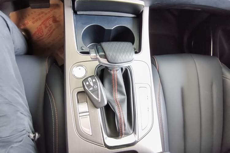 Used CHANGAN OSHAN X7 2020 1.5T Automatic Luxury Version Gear Lever