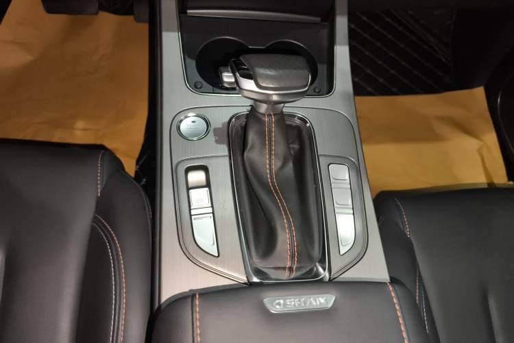 Used CHANGAN OSHAN X7 2020 1.5T Automatic Luxury Version Gear Lever