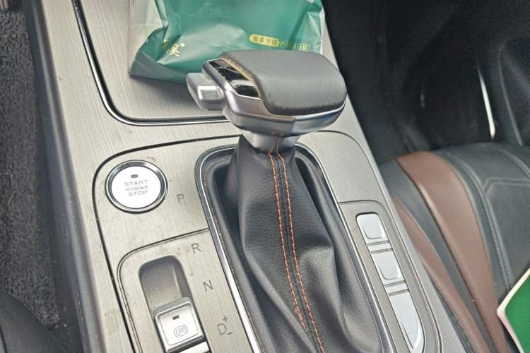 Used CHANGAN OSHAN X7 2020 1.5T Automatic Luxury Version Gear Lever