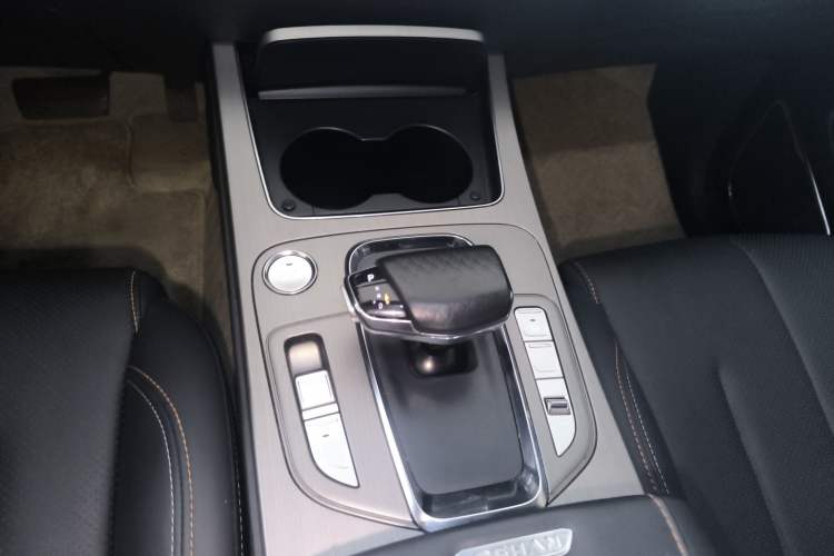 Used CHANGAN OSHAN X7 2020 1.5T Automatic Parking with Facial Recognition – Spacey & Carefree Edition Gear Lever